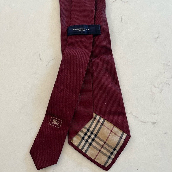 Burberry Deep Red Men's Tie with Check Accent - Picture 1 of 6